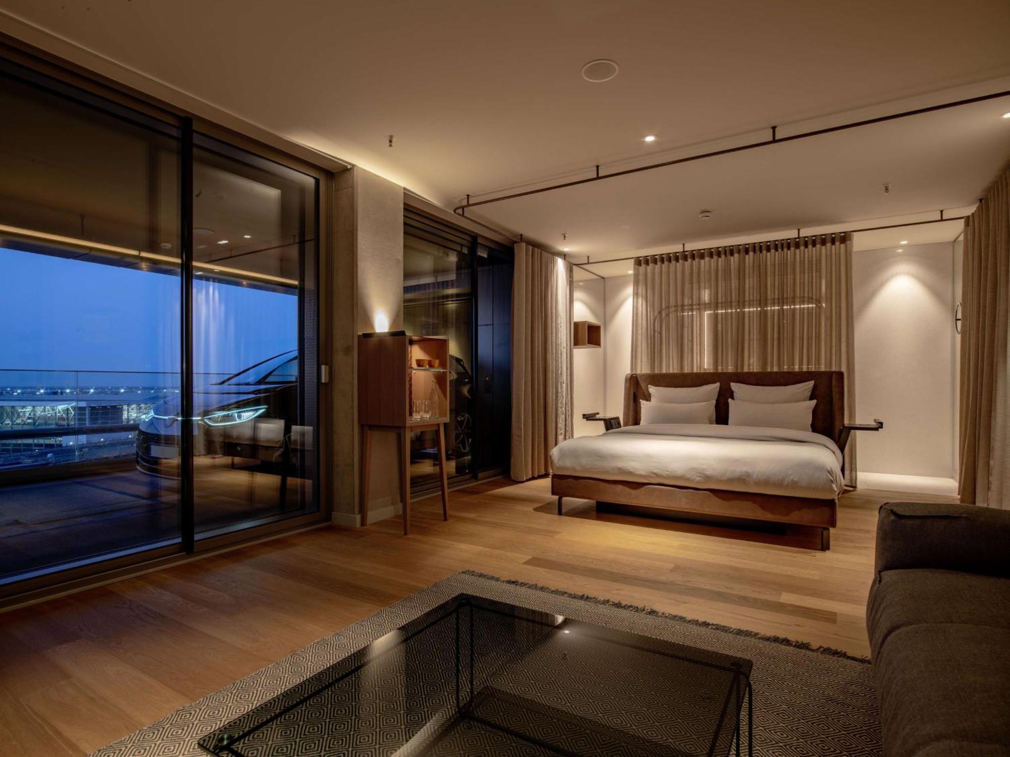 B'mine Frankfurt Airport Hotel 4*